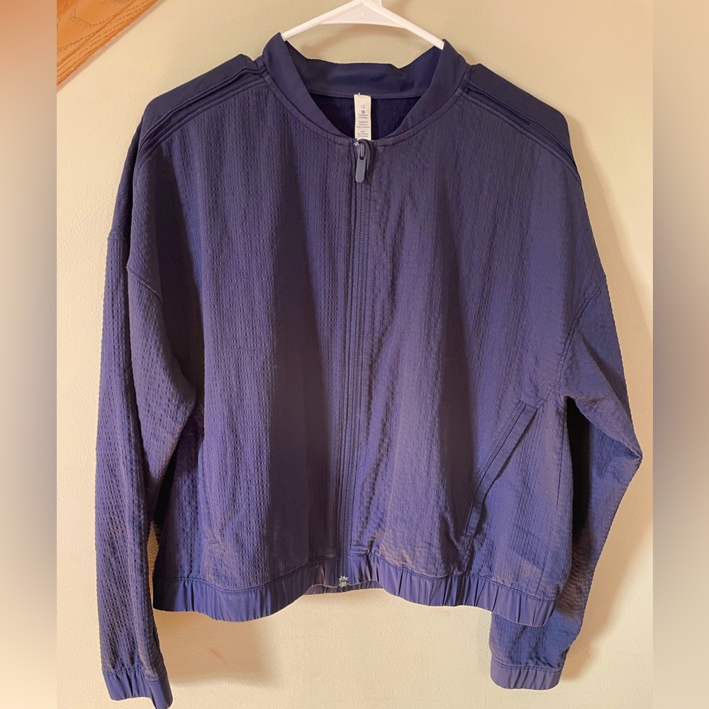 Lululemon navy blue sweatshirt size 12
